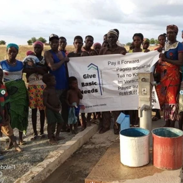 Giving Event 700 Gifted - Villagers by the Pump